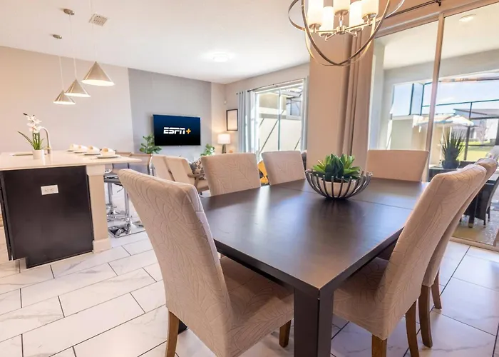 Charming 4Br With Private Heated Pool & Bbq Grill