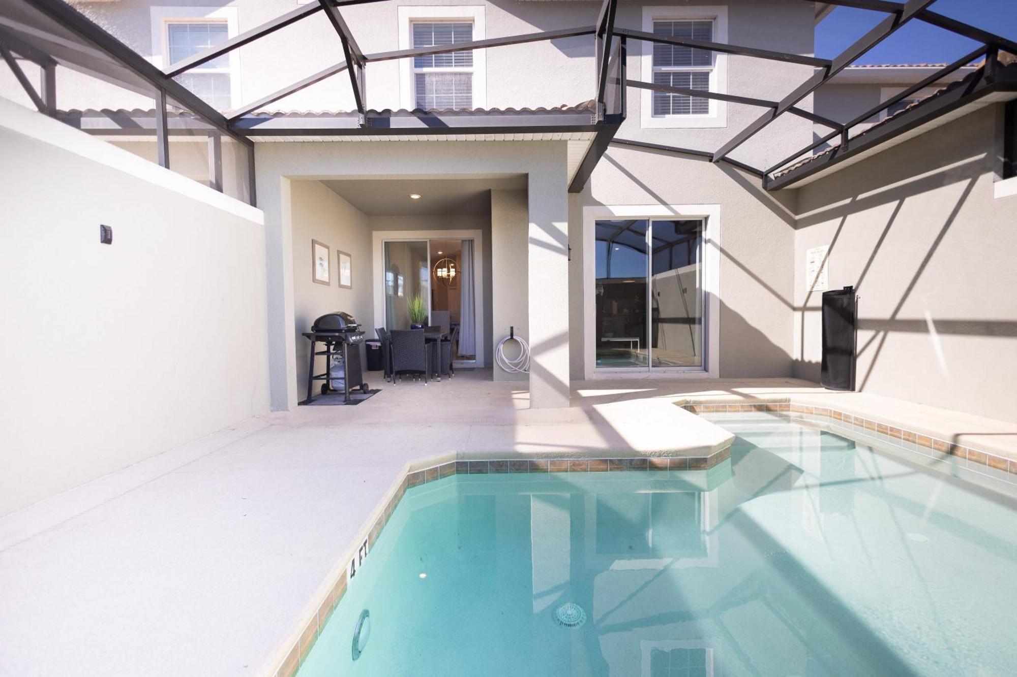 Holiday home Charming 4Br With Private Heated Pool & Bbq Grill *