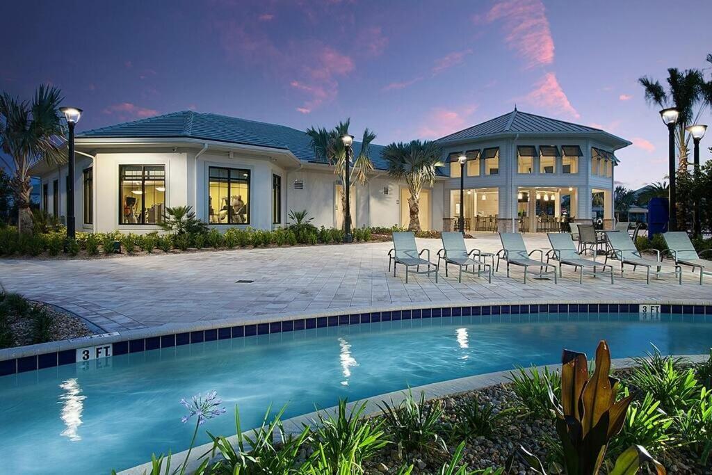 Charming 4Br With Private Heated Pool & Bbq Grill *